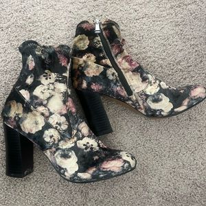 Floral velvet boots